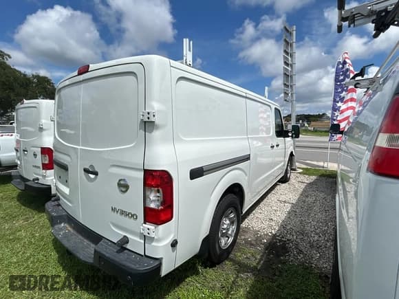 ✅ 2021 Nissan NV Cargo SL • VIN: 1N6AF0KY4MN808962 • Lot: 80459025. Wystawiony na Copart z przebiegiem 129 221 mil. Bezpłatny archiwum sprzedaży aukcyjnych z USA i szczegółowy raport historii pojazdu na DreamBid. Zdjęcie 4.