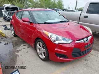 ✅ 2013 Hyundai Veloster w/Black Int • VIN: KMHTC6AD1DU123454 • Lot: 42049880. Wystawiony na IAAI z przebiegiem 62 436 mil. Bezpłatny archiwum sprzedaży aukcyjnych z USA i szczegółowy raport historii pojazdu na DreamBid. Zdjęcie 1.