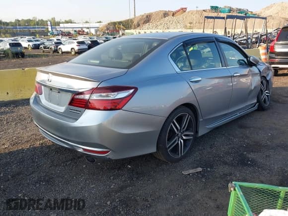 ✅ 2017 Honda Accord Sport SE • VIN: 1HGCR2F1XHA265109 • Lot: 43199051. Wystawiony na IAAI z przebiegiem 69 056 mil. Bezpłatny archiwum sprzedaży aukcyjnych z USA i szczegółowy raport historii pojazdu na DreamBid. Zdjęcie 4.