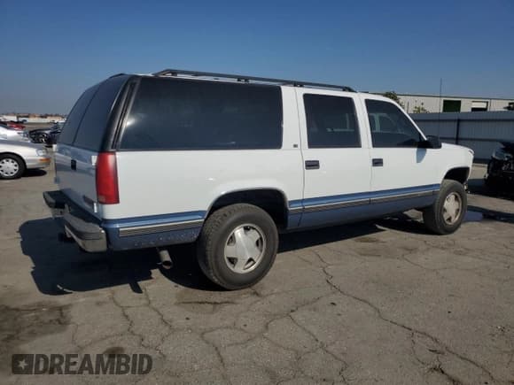 ✅ 1997 Chevrolet Suburban • VIN: 1GNFK16R1VJ339214 • Lot: 85410875. Wystawiony na Copart z przebiegiem 158 297 mil. Bezpłatny archiwum sprzedaży aukcyjnych z USA i szczegółowy raport historii pojazdu na DreamBid. Zdjęcie 3.