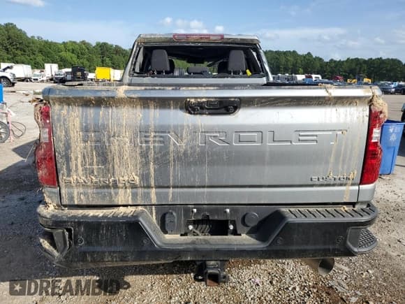 ✅ 2024 Chevrolet Silverado 2500HD Custom • VIN: 2GC4YMEY5R1248830 • Lot: 62823315. Wystawiony na Copart z przebiegiem 9 903 mil. Bezpłatny archiwum sprzedaży aukcyjnych z USA i szczegółowy raport historii pojazdu na DreamBid. Zdjęcie 6.