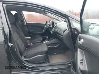 ✅ 2017 Kia Forte LX • VIN: 3KPFK4A78HE095370 • Lot: 43751295. Wystawiony na IAAI z przebiegiem 154 780 mil. Bezpłatny archiwum sprzedaży aukcyjnych z USA i szczegółowy raport historii pojazdu na DreamBid. Zdjęcie 5.