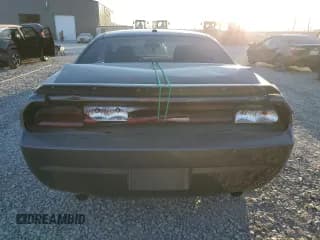 ✅ 2014 Dodge Challenger R/T 100th Anniversary Appearance • VIN: 2C3CDYBTXEH185303 • Lot: 75899424. Wystawiony na Copart z przebiegiem 199 257 mil. Bezpłatny archiwum sprzedaży aukcyjnych z USA i szczegółowy raport historii pojazdu na DreamBid. Zdjęcie 6.