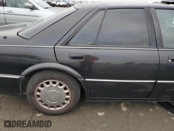 ✅ 1994 Cadillac Seville Touring STS • VIN: 1G6KY5295RU826037 • Lot: 85113144. Wystawiony na Copart z przebiegiem 132 553 mil. Bezpłatny archiwum sprzedaży aukcyjnych z USA i szczegółowy raport historii pojazdu na DreamBid. Zdjęcie 10.
