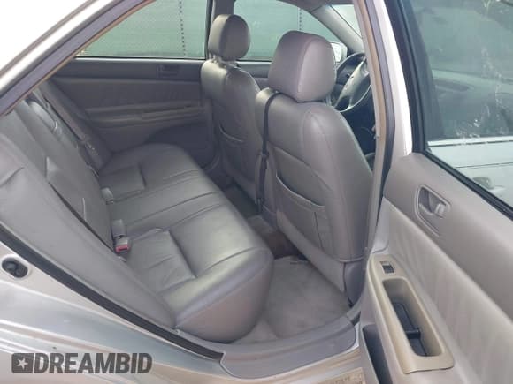 ✅ 2004 Toyota Camry LE • VIN: 4T1BE32KX4U808070 • Лот: 43841639. Опубликован ранее на IAAI с пробегом 194 823 миль. Бесплатный доступ к архиву аукционных продаж из США и подробный отчёт об истории автомобиля на DreamBid. Изображение 8.