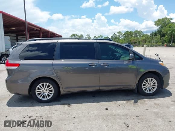 ✅ 2011 Toyota Sienna XLE AAS • VIN: 5TDYK3DC5BS045504 • Lot: 42587675. Listed on IAAI with 368,052 mi. Free auction sales archive from the USA and detailed vehicle history report at DreamBid. Image 13.