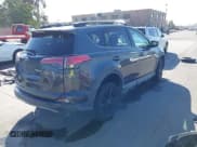 ✅ 2018 Toyota RAV4 XLE • VIN: 2T3RFREV4JW743546 • Lot: 42302901. Wystawiony na IAAI z przebiegiem 105 067 mil. Bezpłatny archiwum sprzedaży aukcyjnych z USA i szczegółowy raport historii pojazdu na DreamBid. Zdjęcie 4.