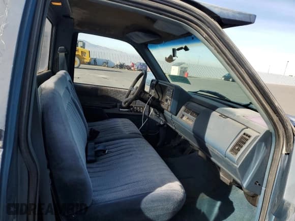 ✅ 1990 GMC Sierra 2500 • VIN: 1GTFC24K2LE554012 • Lot: 86004084. Wystawiony na Copart z przebiegiem 174 771 mil. Bezpłatny archiwum sprzedaży aukcyjnych z USA i szczegółowy raport historii pojazdu na DreamBid. Zdjęcie 10.