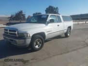 ✅ 1998 Dodge 1500 • VIN: 3B7HC13Z0WG189473 • Lot: 43790942. Wystawiony na IAAI z przebiegiem 136 475 mil. Bezpłatny archiwum sprzedaży aukcyjnych z USA i szczegółowy raport historii pojazdu na DreamBid. Zdjęcie 2.