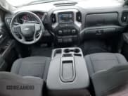 ✅ 2019 Chevrolet Silverado 1500 Custom • VIN: 1GCRYBEH8KZ309918 • Lot: 60553895. Wystawiony na Copart z przebiegiem 105 998 mil. Bezpłatny archiwum sprzedaży aukcyjnych z USA i szczegółowy raport historii pojazdu na DreamBid. Zdjęcie 8.