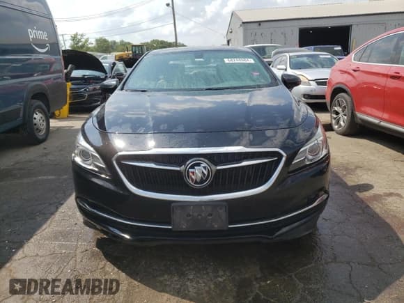 ✅ 2017 Buick LaCrosse Essence • VIN: 1G4ZP5SS2HU166924 • Lot: 68248984. Wystawiony na Copart z przebiegiem 107 384 mil. Bezpłatny archiwum sprzedaży aukcyjnych z USA i szczegółowy raport historii pojazdu na DreamBid. Zdjęcie 5.
