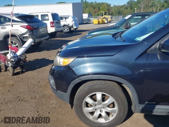 ✅ 2012 Kia Sorento LX • VIN: 5XYKTCA6XCG241969 • Lot: 43070890. Listed on IAAI with 255,153 mi. Free auction sales archive from the USA and detailed vehicle history report at DreamBid. Image 14.