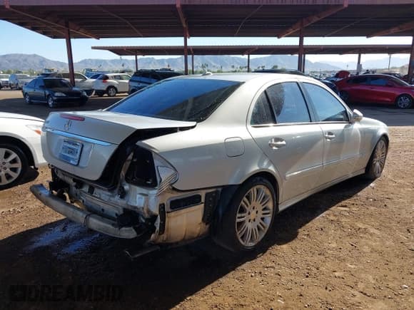 ✅ 2008 Mercedes-Benz E 350 Luxury • VIN: WDBUF56X08B291647 • Lot: 43579643. Wystawiony na IAAI z przebiegiem 201 085 mil. Bezpłatny archiwum sprzedaży aukcyjnych z USA i szczegółowy raport historii pojazdu na DreamBid. Zdjęcie 4.