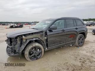 ✅ 2024 Jeep Grand Cherokee Limited • VIN: 1C4RJGBG8RC718057 • Лот: 64447335. Опубликован ранее на Copart с пробегом 13 115 миль. Бесплатный доступ к архиву аукционных продаж из США и подробный отчёт об истории автомобиля на DreamBid. Изображение 1.
