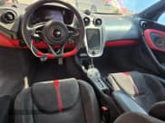 ✅ 2016 McLaren 570S • VIN: SBM13DAA8GW001017 • Lot: 60171875. Wystawiony na Copart z przebiegiem 40 954 mil. Bezpłatny archiwum sprzedaży aukcyjnych z USA i szczegółowy raport historii pojazdu na DreamBid. Zdjęcie 8.