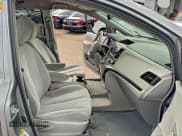 ✅ 2011 Toyota Sienna LE • VIN: 5TDKK3DCXBS117805 • Lot: 96966835. Listed on Copart with 259,436 mi. Free auction sales archive from the USA and detailed vehicle history report at DreamBid. Image 5.