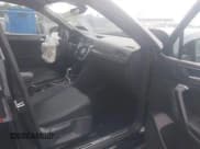 ✅ 2024 Volkswagen Tiguan SE R-Line Black • VIN: 3VV8B7AX4RM048758 • Lot: 42523725. Wystawiony na IAAI z przebiegiem 14 415 mil. Bezpłatny archiwum sprzedaży aukcyjnych z USA i szczegółowy raport historii pojazdu na DreamBid. Zdjęcie 5.