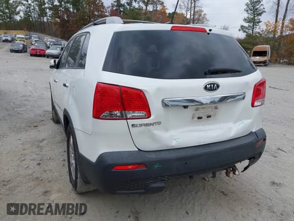 ✅ 2012 Kia Sorento LX • VIN: 5XYKT3A62CG221523 • Lot: 43502506. Wystawiony na IAAI z przebiegiem 222 261 mil. Bezpłatny archiwum sprzedaży aukcyjnych z USA i szczegółowy raport historii pojazdu na DreamBid. Zdjęcie 3.