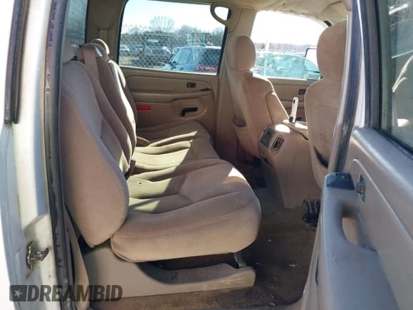 ✅ 2005 GMC Sierra 1500HD SLT • VIN: 1GTGK13U05F811217 • Лот: 41253560. Опубликован ранее на IAAI с пробегом 338 891 миль. Бесплатный доступ к архиву аукционных продаж из США и подробный отчёт об истории автомобиля на DreamBid. Изображение 8.