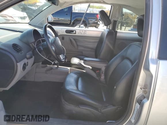 ✅ 2000 Volkswagen Beetle GLS • VIN: 3VWCD21C1YM499435 • Lot: 66917245. Listed on Copart with 74,429 mi. Free auction sales archive from the USA and detailed vehicle history report at DreamBid. Image 7.