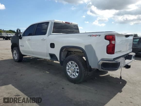 ✅ 2022 Chevrolet Silverado 2500HD LT • VIN: 1GC1YNEY2NF342112 • Lot: 92041275. Wystawiony na Copart z przebiegiem 61 076 mil. Bezpłatny archiwum sprzedaży aukcyjnych z USA i szczegółowy raport historii pojazdu na DreamBid. Zdjęcie 2.