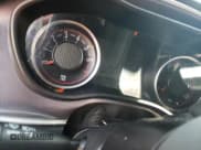 ✅ 2019 Dodge Challenger SXT • VIN: 2C3CDZGG2KH526092 • Lot: 65241763. Wystawiony na Copart z przebiegiem Nie podano. Bezpłatny archiwum sprzedaży aukcyjnych z USA i szczegółowy raport historii pojazdu na DreamBid. Zdjęcie 9.