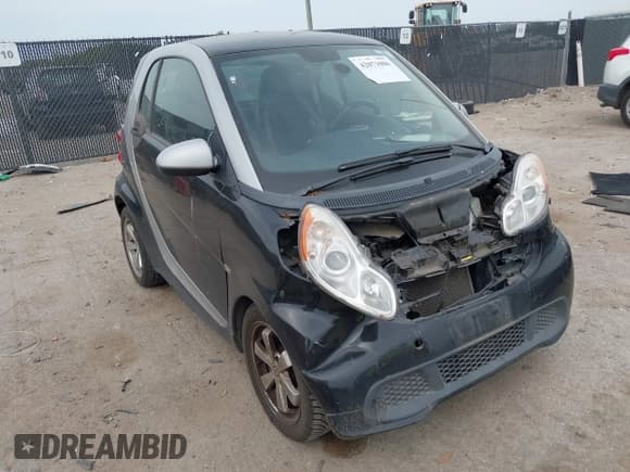 ✅ 2013 Smart fortwo Pure • VIN: WMEEJ3BA5DK620493 • Лот: 42071086. Опубликован ранее на IAAI с пробегом 85 883 миль. Бесплатный доступ к архиву аукционных продаж из США и подробный отчёт об истории автомобиля на DreamBid. Изображение 1.