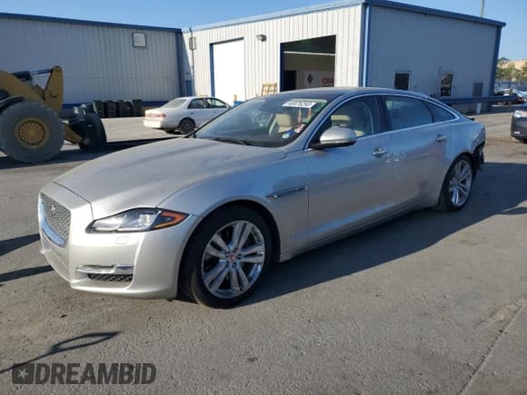 ✅ 2016 Jaguar XJ Portfolio • VIN: SAJWA2G76G8V94421 • Lot: 45875293. Wystawiony na Copart z przebiegiem 55 373 mil. Bezpłatny archiwum sprzedaży aukcyjnych z USA i szczegółowy raport historii pojazdu na DreamBid. Zdjęcie 1.
