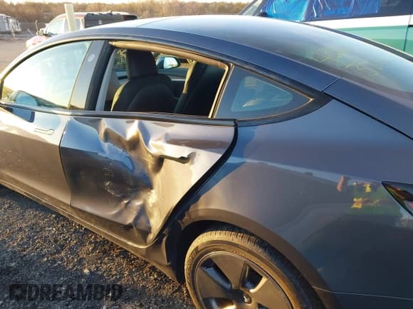 ✅ 2023 Tesla Model 3 • VIN: 5YJ3E1EAXPF473910 • Lot: 43663541. Wystawiony na IAAI z przebiegiem 32 338 mil. Bezpłatny archiwum sprzedaży aukcyjnych z USA i szczegółowy raport historii pojazdu na DreamBid. Zdjęcie 19.