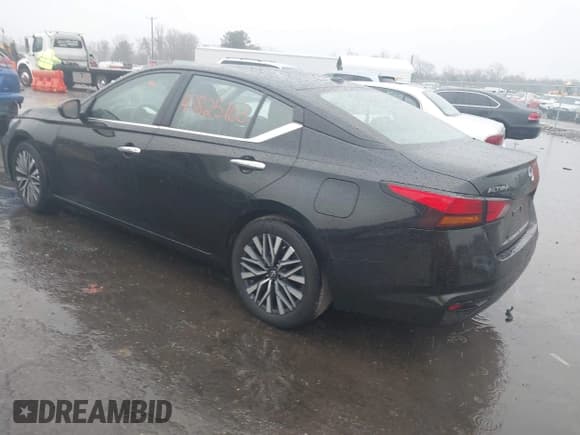 ✅ 2025 Nissan Altima SV • VIN: 1N4BL4DV4SN370120 • Лот: 43825103. Опубликован ранее на IAAI с пробегом 14 729 миль. Бесплатный доступ к архиву аукционных продаж из США и подробный отчёт об истории автомобиля на DreamBid. Изображение 3.