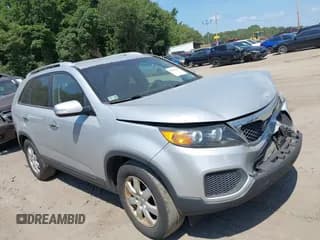 ✅ 2012 Kia Sorento LX • VIN: 5XYKT4A21CG261840 • Лот: 42802636. Опубликован ранее на IAAI с пробегом 158 982 миль. Бесплатный доступ к архиву аукционных продаж из США и подробный отчёт об истории автомобиля на DreamBid. Изображение 1.