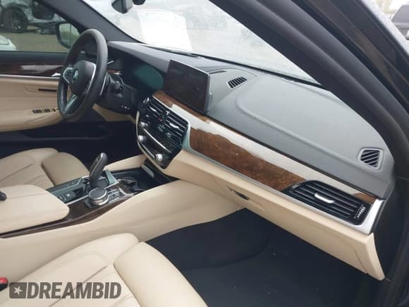 ✅ 2019 BMW 5 Series M550i xDrive • VIN: WBAJB9C52KB288263 • Lot: 43550484. Listed on IAAI with 74,499 mi. Free auction sales archive from the USA and detailed vehicle history report at DreamBid. Image 5.