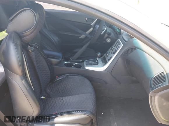 ✅ 2010 Hyundai Genesis Coupe • VIN: KMHHU6KH7AU014870 • Lot: 42305792. Wystawiony na IAAI z przebiegiem 158 324 mil. Bezpłatny archiwum sprzedaży aukcyjnych z USA i szczegółowy raport historii pojazdu na DreamBid. Zdjęcie 5.