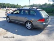 ✅ 2010 Volkswagen Jetta • VIN: 3VWKX8AJ3AM626468 • Lot: 42958384. Listed on IAAI with 293,447 mi. Free auction sales archive from the USA and detailed vehicle history report at DreamBid. Image 3.