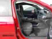 2025 Chevrolet Equinox AWD LT z VIN 3GNAXPEGXSL103535, wystawiony jako IAAI lot #41570483 z przebiegiem 2 312 mil mil oraz . Historia ofert i sprzedaży dostępna na DreamBid. Obrazek 5.