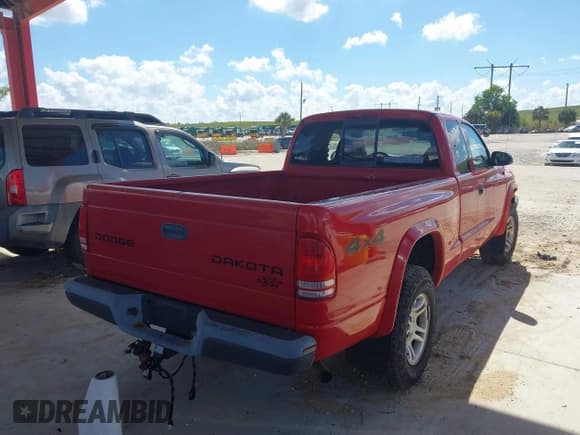 ✅ 2004 Dodge Dakota • VIN: 1D7HG12K74S727008 • Lot: 41690706. Wystawiony na IAAI z przebiegiem 72 924 mil. Bezpłatny archiwum sprzedaży aukcyjnych z USA i szczegółowy raport historii pojazdu na DreamBid. Zdjęcie 4.