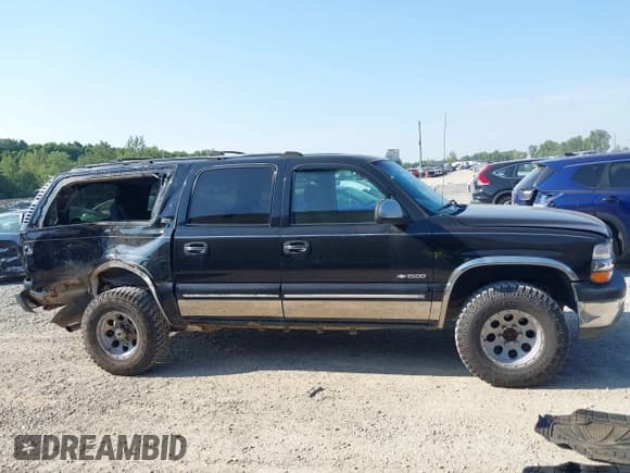 ✅ 2000 Chevrolet Suburban LS • VIN: 3GNFK16T3YG200512 • Лот: 42901923. Опубликован ранее на IAAI с пробегом 238 165 миль. Бесплатный доступ к архиву аукционных продаж из США и подробный отчёт об истории автомобиля на DreamBid. Изображение 14.