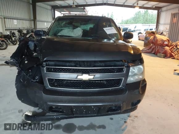 ✅ 2010 Chevrolet Suburban LS • VIN: 1GNUCHE01AR158111 • Lot: 41602157. Listed on IAAI with 263,227 mi. Free auction sales archive from the USA and detailed vehicle history report at DreamBid. Image 13.