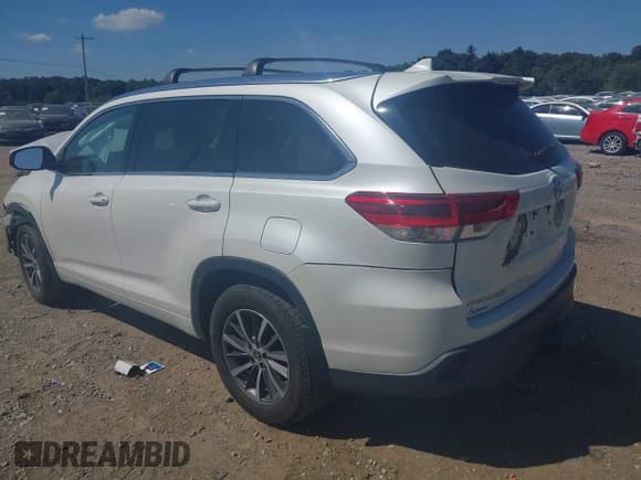 ✅ 2017 Toyota Highlander XLE • VIN: 5TDJZRFHXHS417436 • Lot: 43168533. Wystawiony na IAAI z przebiegiem 130 729 mil. Bezpłatny archiwum sprzedaży aukcyjnych z USA i szczegółowy raport historii pojazdu na DreamBid. Zdjęcie 3.