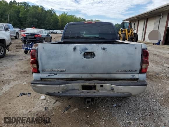 2005 Chevrolet Silverado 1500 LS z VIN 2GCEC19V551178113, wystawiony jako Copart lot #69581774 z przebiegiem 247 635 mil mil oraz Szkoda całkowita • Salvage title. Historia ofert i sprzedaży dostępna na DreamBid. Obrazek 6.