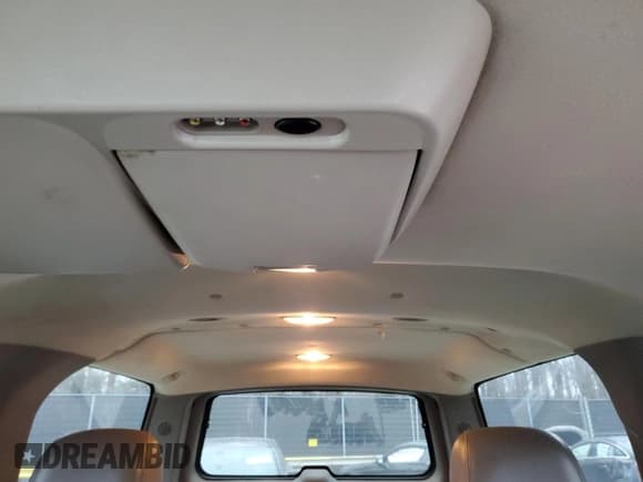 ✅ 2005 Chevrolet Suburban LT • VIN: 1GNFK16Z95J151301 • Лот: 83642854. Опубликован ранее на Copart с пробегом 190 221 миль. Бесплатный доступ к архиву аукционных продаж из США и подробный отчёт об истории автомобиля на DreamBid. Изображение 10.