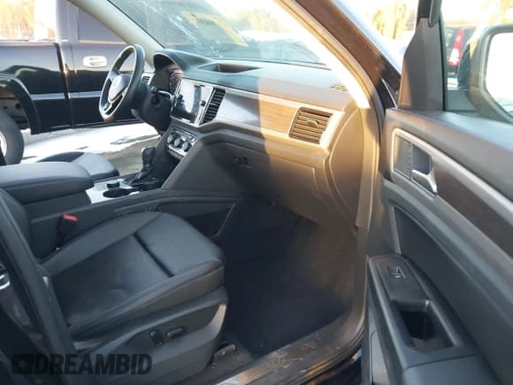 ✅ 2019 Volkswagen Atlas SEL • VIN: 1V2MR2CA9KC540017 • Lot: 43704377. Wystawiony na IAAI z przebiegiem 88 068 mil. Bezpłatny archiwum sprzedaży aukcyjnych z USA i szczegółowy raport historii pojazdu na DreamBid. Zdjęcie 5.