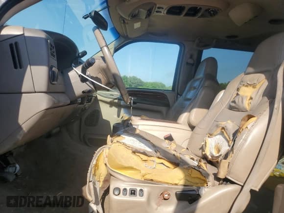 ✅ 2002 Ford Excursion Limited • VIN: 1FMNU42F22EB57873 • Lot: 53314335. Listed on Copart with 333,736 mi. Free auction sales archive from the USA and detailed vehicle history report at DreamBid. Image 7.
