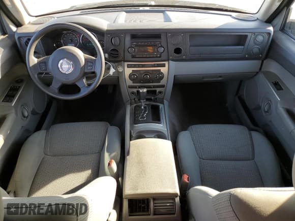 ✅ 2007 Jeep Commander Sport • VIN: 1J8HH48K07C561423 • Lot: 47059885. Wystawiony na Copart z przebiegiem 184 097 mil. Bezpłatny archiwum sprzedaży aukcyjnych z USA i szczegółowy raport historii pojazdu na DreamBid. Zdjęcie 8.