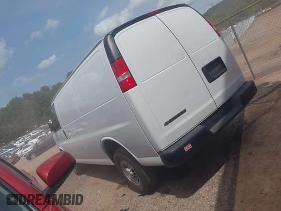 ✅ 2023 Chevrolet Express Cargo • VIN: 1GCWGAFP8P1259579 • Lot: 42040508. Listed on IAAI with 25,681 mi. Free auction sales archive from the USA and detailed vehicle history report at DreamBid. Image 3.