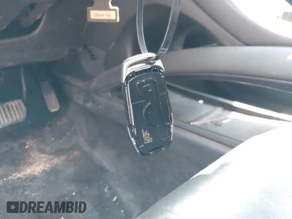 ✅ 2014 Lincoln MKZ • VIN: 3LN6L2G99ER823949 • Lot: 42848503. Listed on IAAI with 142,599 mi. Free auction sales archive from the USA and detailed vehicle history report at DreamBid. Image 11.