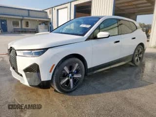 ✅ 2024 BMW iX xDrive50 • VIN: WB523CF01RCP94121 • Lot: 80173855. Wystawiony na Copart z przebiegiem 22 190 mil. Bezpłatny archiwum sprzedaży aukcyjnych z USA i szczegółowy raport historii pojazdu na DreamBid. Zdjęcie 1.