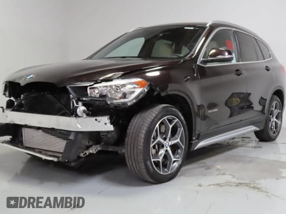✅ 2018 BMW X1 sDrive28i • VIN: WBXHU7C37J5L05511 • Лот: 85006215. Опубликован ранее на Copart с пробегом 25 925 миль. Бесплатный доступ к архиву аукционных продаж из США и подробный отчёт об истории автомобиля на DreamBid. Изображение 2.