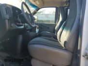 ✅ 2022 GMC Savana Cargo • VIN: 1GTW7AFP2N1271451 • Lot: 86614795. Wystawiony na Copart z przebiegiem 85 267 mil. Bezpłatny archiwum sprzedaży aukcyjnych z USA i szczegółowy raport historii pojazdu na DreamBid. Zdjęcie 7.