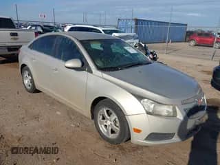 2011 Chevrolet Cruze 2LT с VIN 1G1PG5S9XB7107725, выставлен на аукционе IAAI как лот 42590224 с пробегом 135 936 миль миль и . История ставок и продаж доступна на DreamBid. Изображение 1.